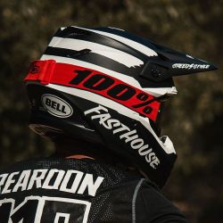  Bell BELL MOTO-9 MIPS FASTHOUSE Signia cross buksisak matt fekete/fehr 2024